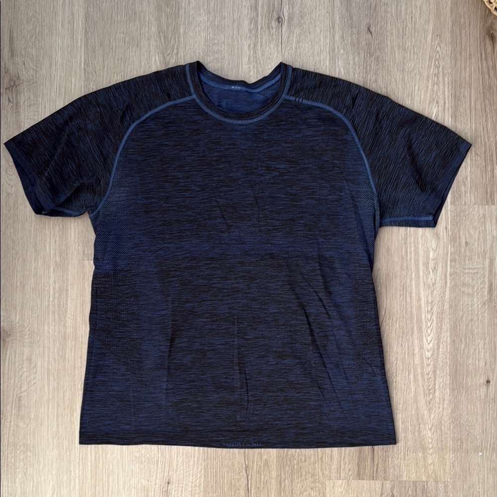Lululemon Men’s Metal Vent Tech shirt